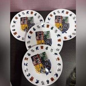 Harry Potter Hogwarts Crest Melamine 10 inch Dining Plates Set of 4